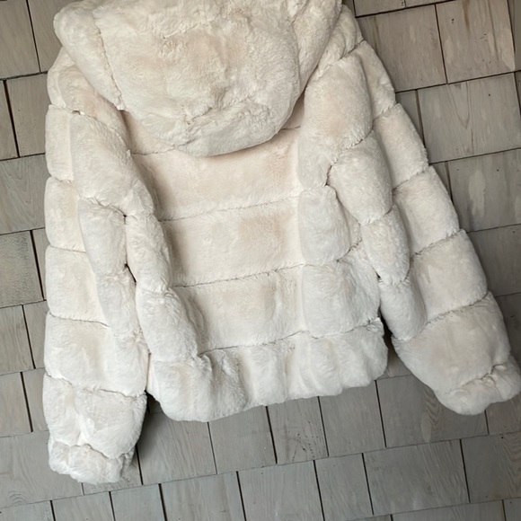 ❣️HOST PICK❣️ BCBG Lux Faux Fur Walker Jacket with Hood NWT - Picture 7 of 9